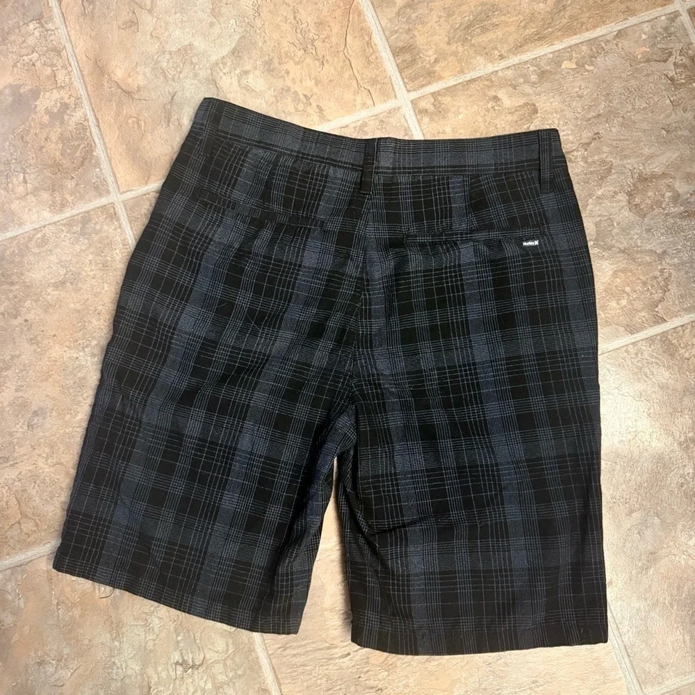 Hurley Dark Gray Black Plaid Flat Front Shorts Men’s Size 30 Skate Surf Casual
